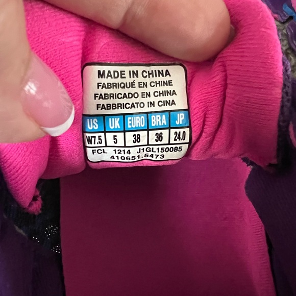 Mizuno women's sneakers size 7.5 wide. NWT, no box - Picture 4 of 6